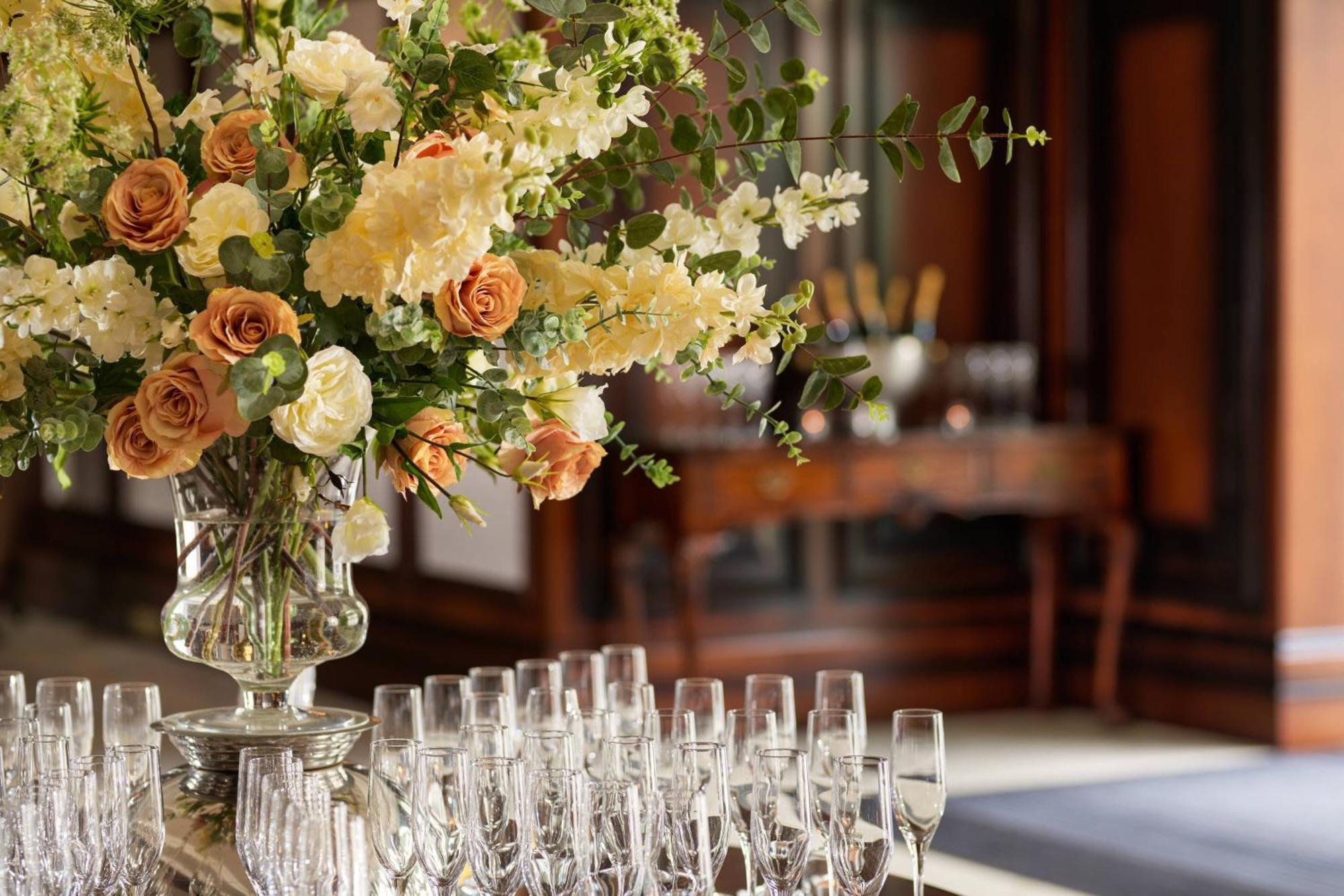 Powerscourt Hotel, Autograph Collection Эннискерри Экстерьер фото A flower arrangement at the White House