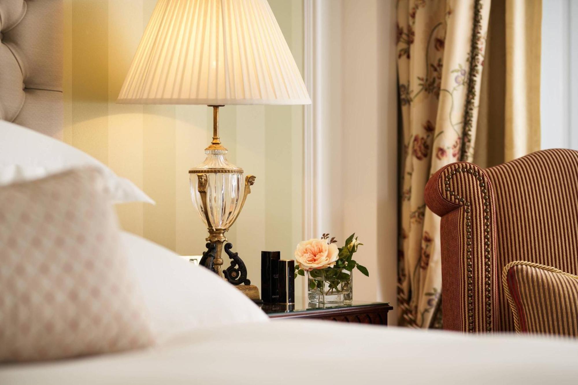 Powerscourt Hotel, Autograph Collection Эннискерри Экстерьер фото A detail of a bedroom at the hotel