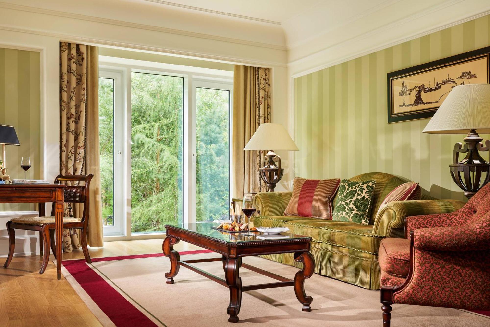 Powerscourt Hotel, Autograph Collection Эннискерри Экстерьер фото A living room at the Mandarin Oriental, Munich