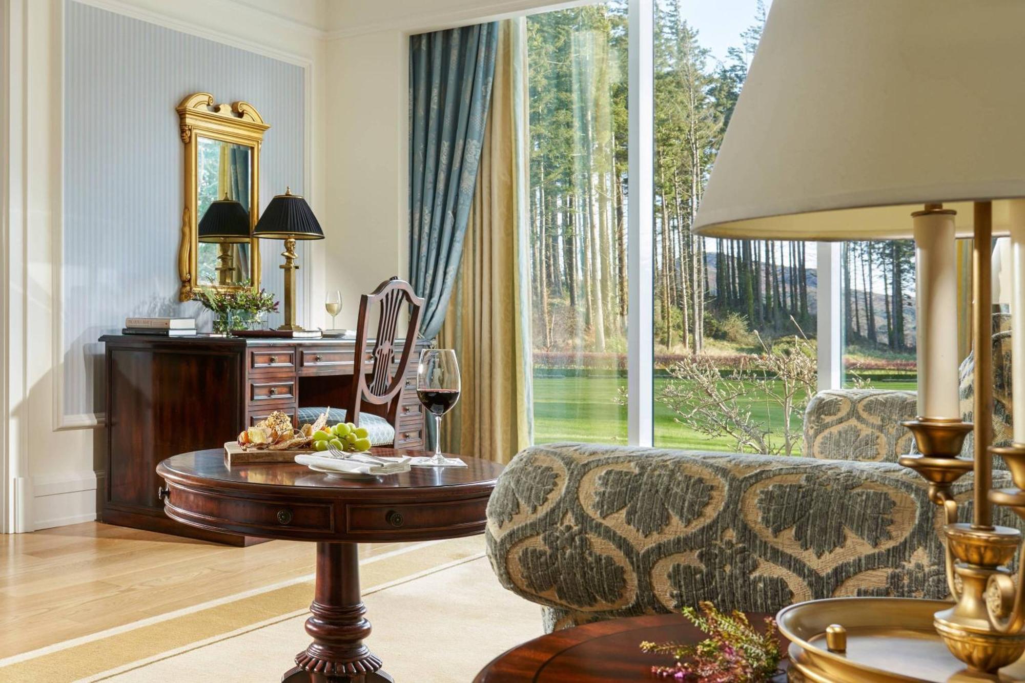 Powerscourt Hotel, Autograph Collection Эннискерри Экстерьер фото A living room at the Four Seasons Hotel