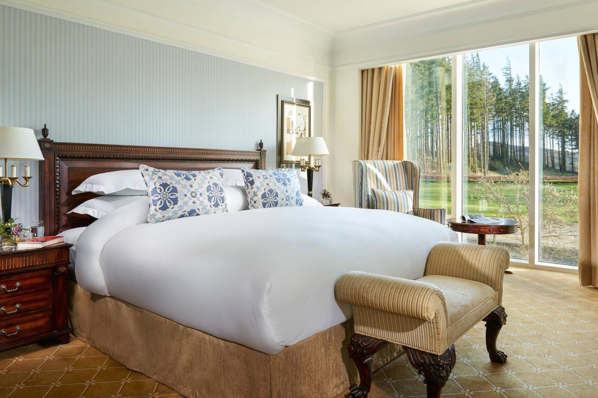 Powerscourt Hotel, Autograph Collection Эннискерри Экстерьер фото A bedroom at the InterContinental