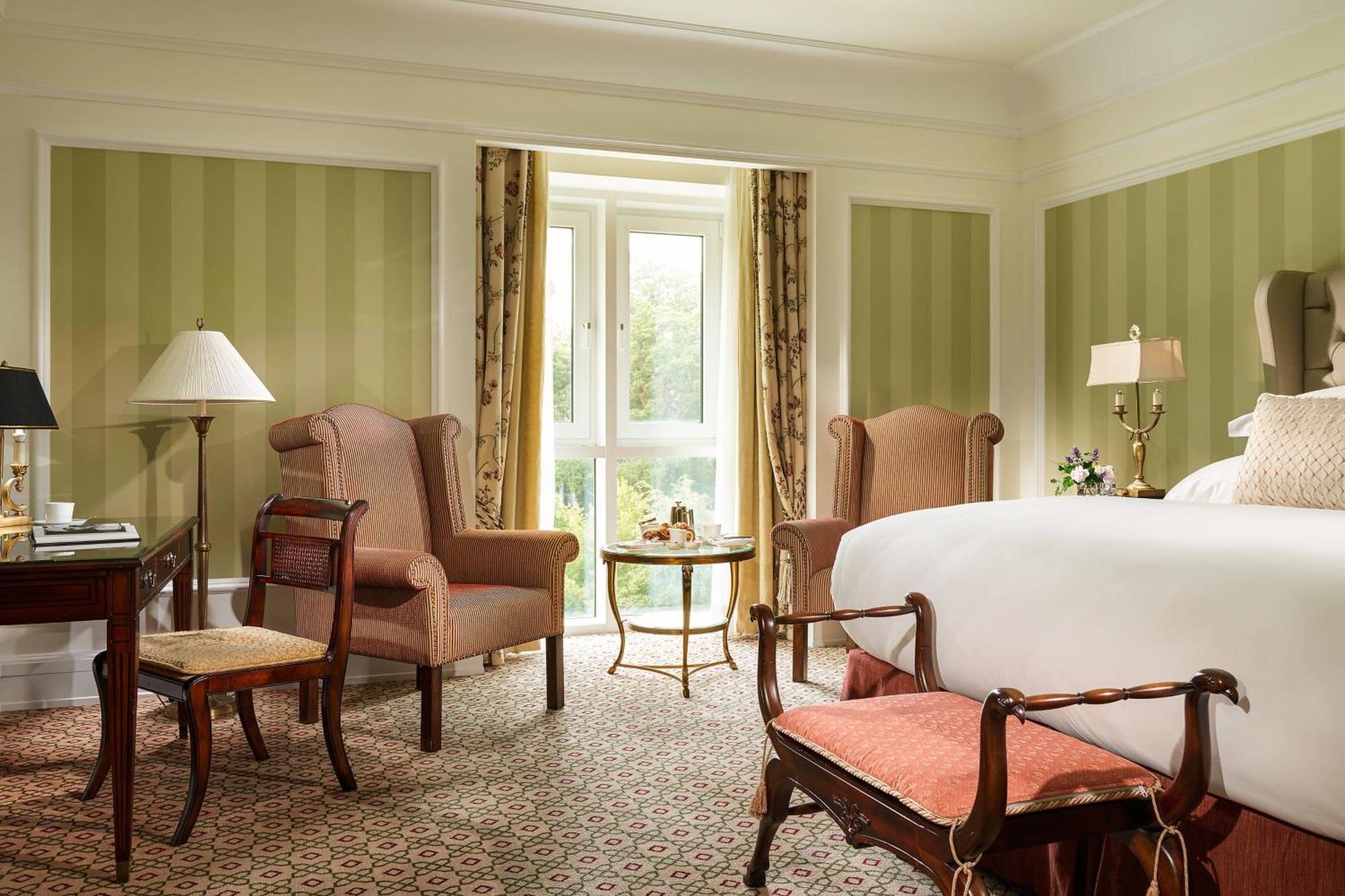 Powerscourt Hotel, Autograph Collection Эннискерри Экстерьер фото A room at the Four Seasons Hotel