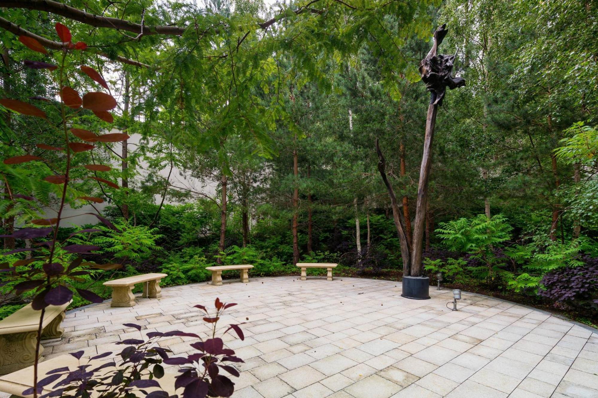 Powerscourt Hotel, Autograph Collection Эннискерри Экстерьер фото The sculpture in 2019